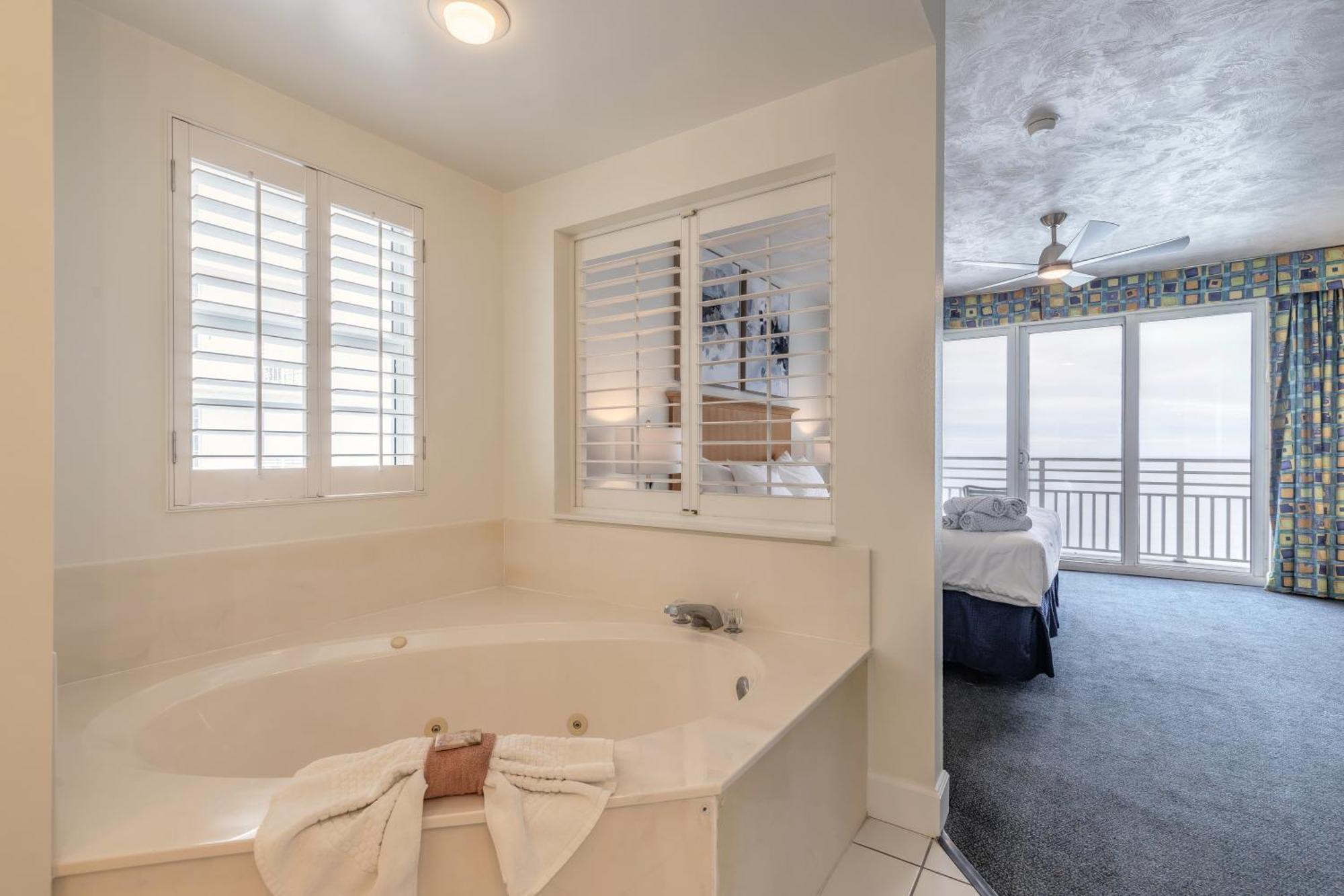 Beachfront Bliss At Ocean Walk Resort - Unit 1701 Daytona Beach Exterior photo